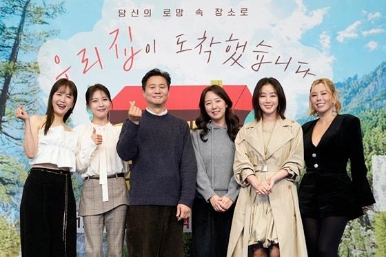 본문 이미지 - (왼쪽부터) 장영란, 하지원, 손창우 CP, 신기은 PD, 김성령, 가비/ 사진제공=JTBC