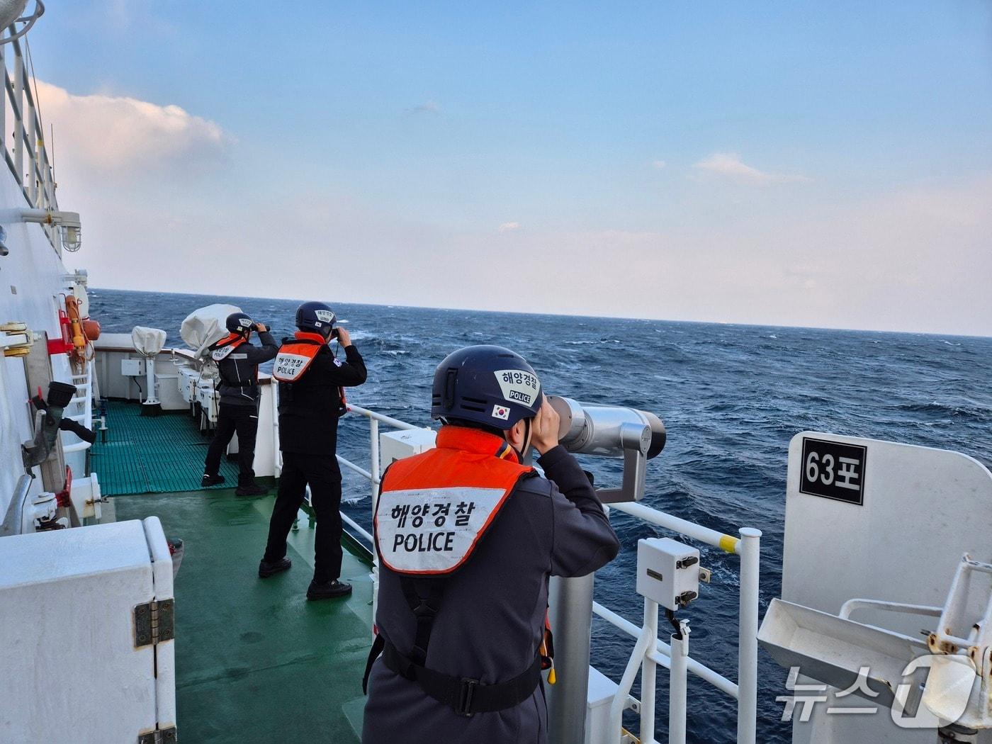 본문 이미지 - 실종자 수색하는 해경. 기사 이해를 돕기 위한 것으로 해당 사고와 관련 없음.(해경 제공, 재판매 및 DB 금지)