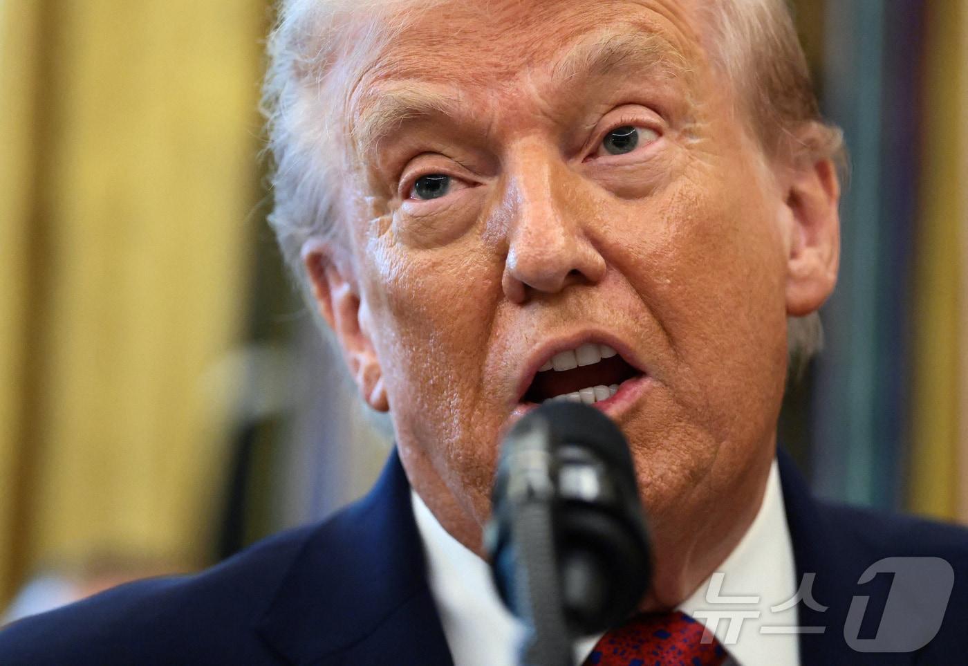 널드 트럼프 미국 대통령이 15일(현지시간) 워싱턴DC 백악관에서 열린 멕시코 국경 방어 메달 수여식에서 발언하고 있다. 2025.12.15 ⓒ 로이터=뉴스1 ⓒ News1 김경민 기자
