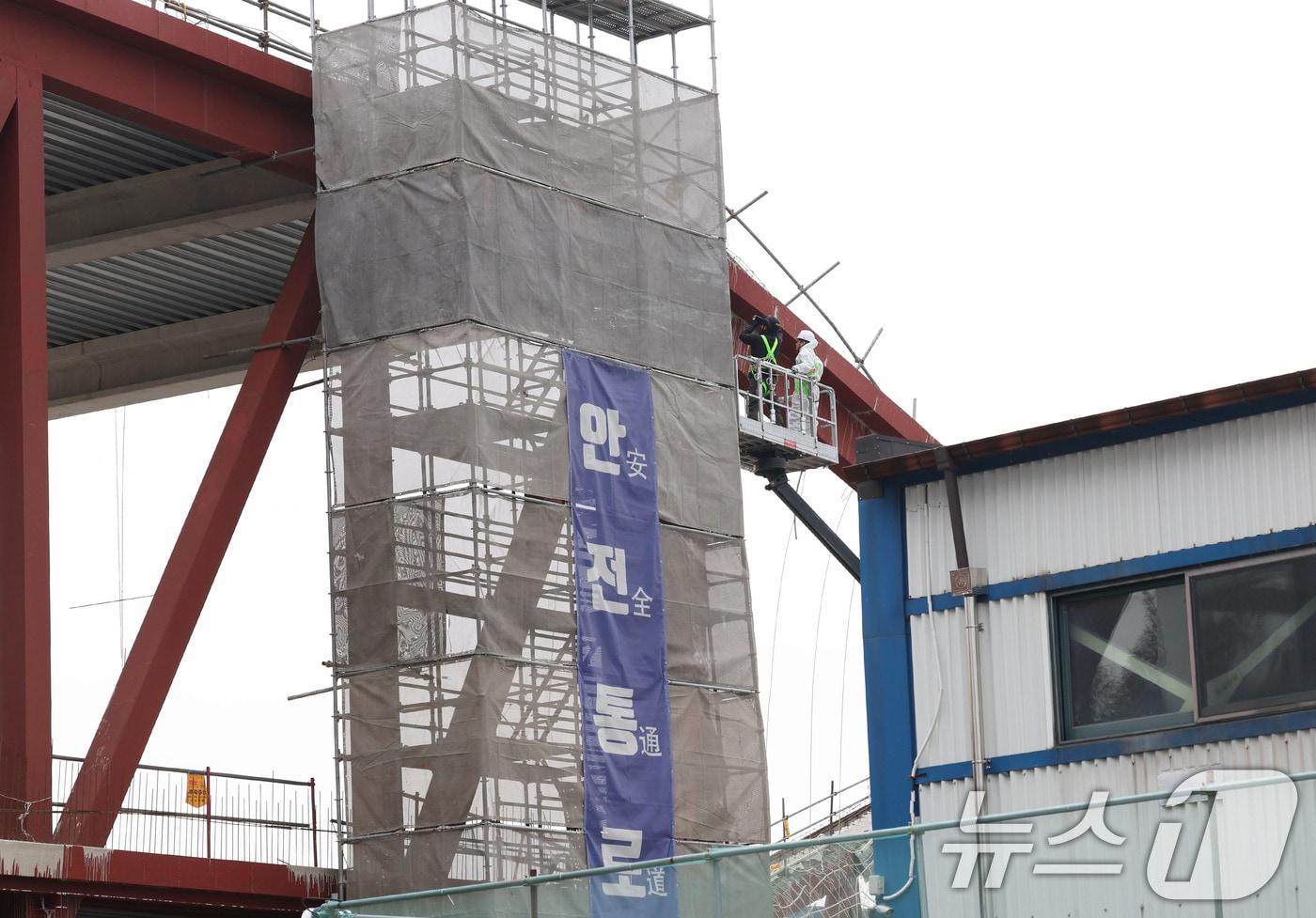 본문 이미지 - 4명의 작업자가 매몰돼 사망한 광주 서구 치평동 광주대표도서관 공사 붕괴 현장. (뉴스1 DB) 2025.12.16/뉴스1 ⓒ News1 박지현 기자