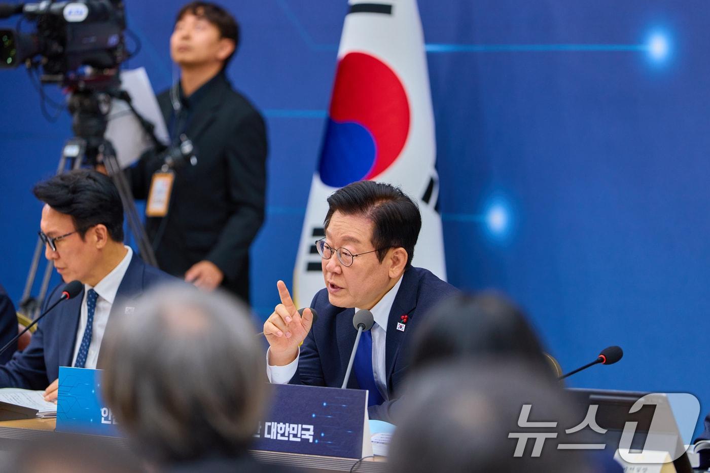 이재명 대통령이 16일 세종시 정부세종컨벤션센터에서 열린 보건복지부(질병관리청)·식품의약품안전처 업무보고에서 발언하고 있다. (대통령실 제공. 재판매 및 DB 금지) 2025.12.16/뉴스1 ⓒ News1 허경 기자