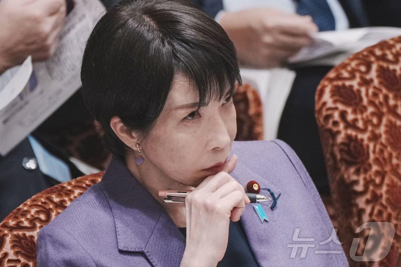 15일 다카이치 사나에 일본 총리가 국회 참의원(상원) 예산위원회에 출석해 의원들의 질의를 경청하고 있다. 2025.12.15 ⓒ AFP=뉴스1 ⓒ News1 김지완 기자