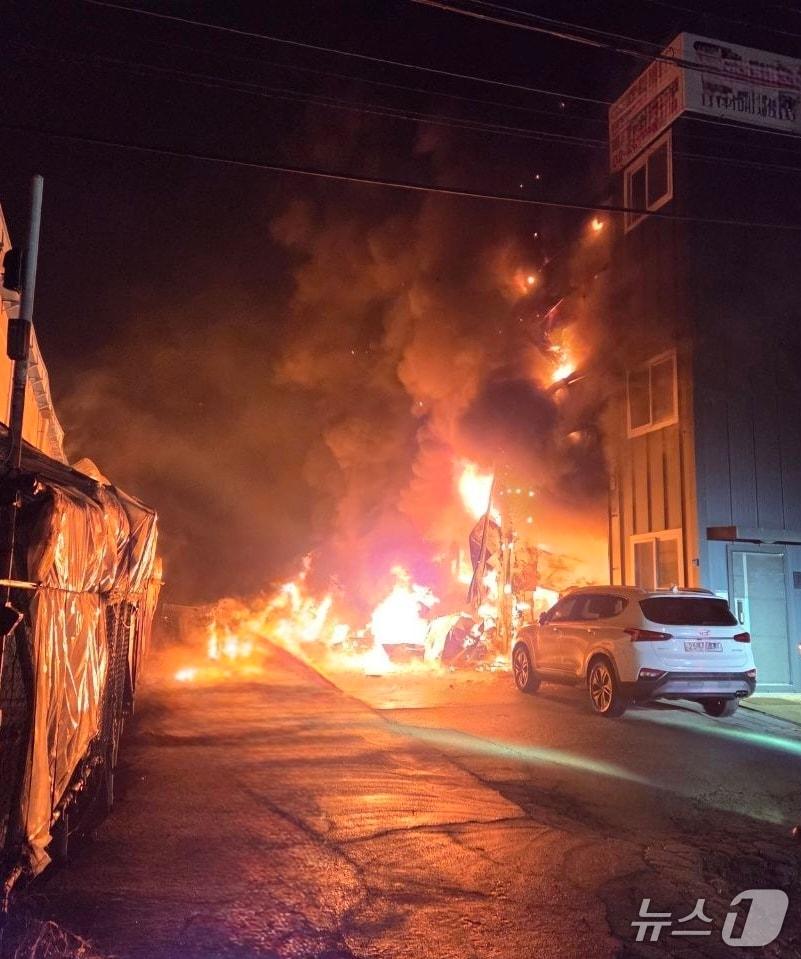 본문 이미지 - 화재 현장. (경기도소방재난본부 제공. 재판매 및 DB 금지) 2025.12.17/뉴스1
