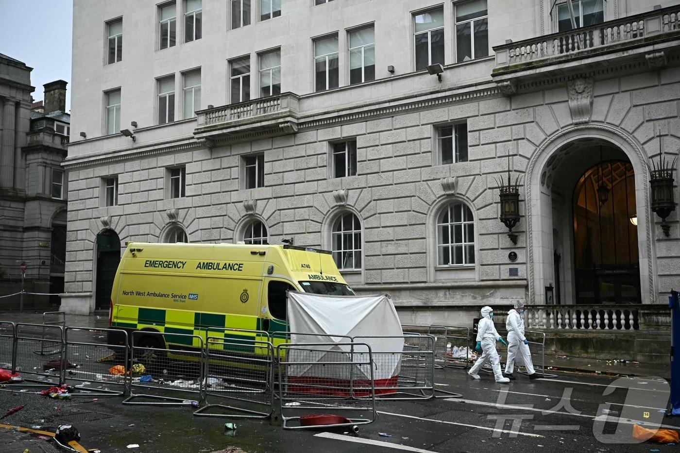 지난 5월 27일 영국 북서부 리버풀 워터 스트리트에서 경찰 과학수사대원들이 사고 현장을 조사하고 있다. 2025.05.27, ⓒ AFP=뉴스1 ⓒ News1 이정환 기자