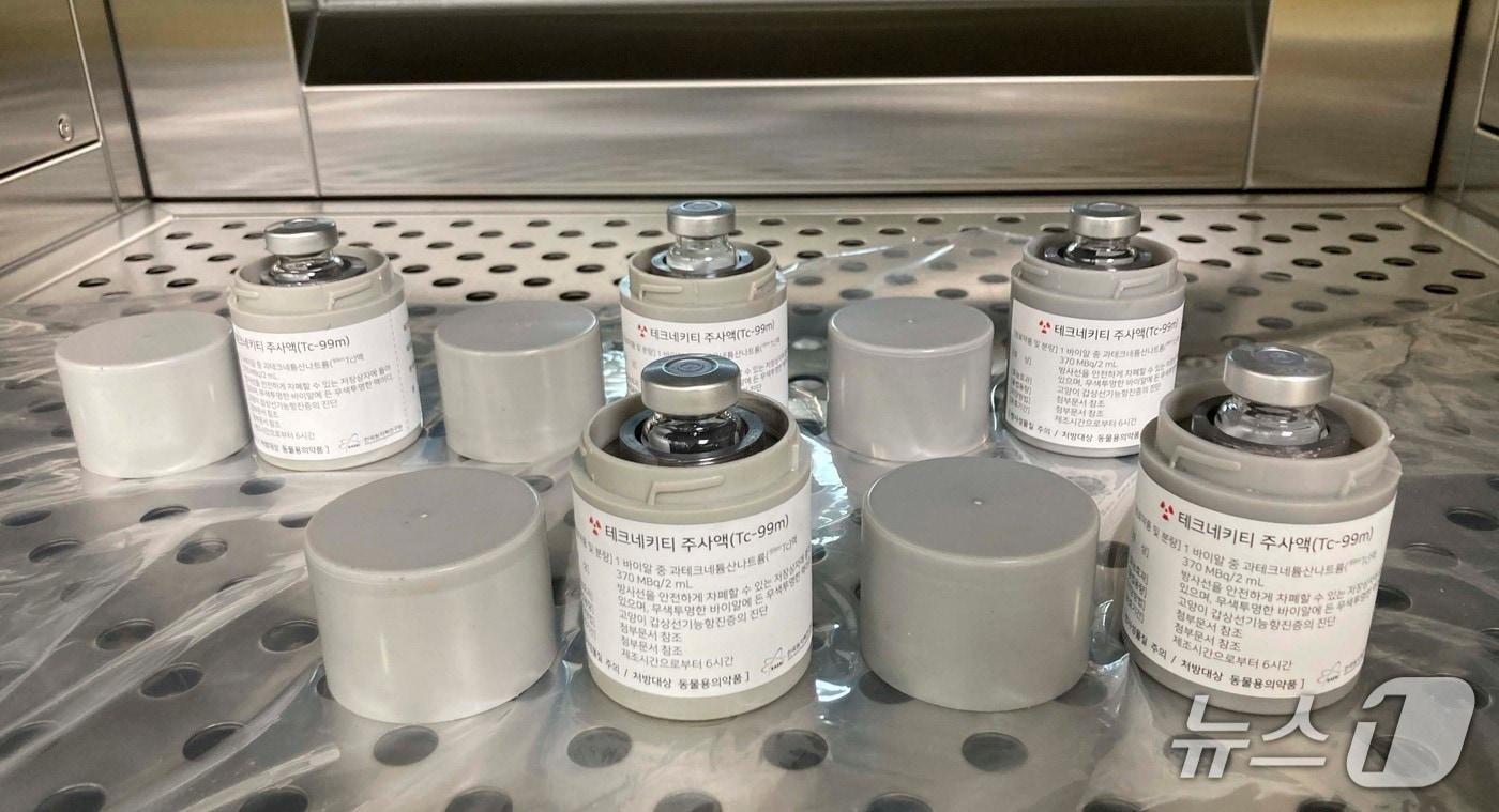 국내 두 번째로 동물용 방사성의약품 임상 승인을 받은 테크네키티 주사액(원자력연 제공) /뉴스1