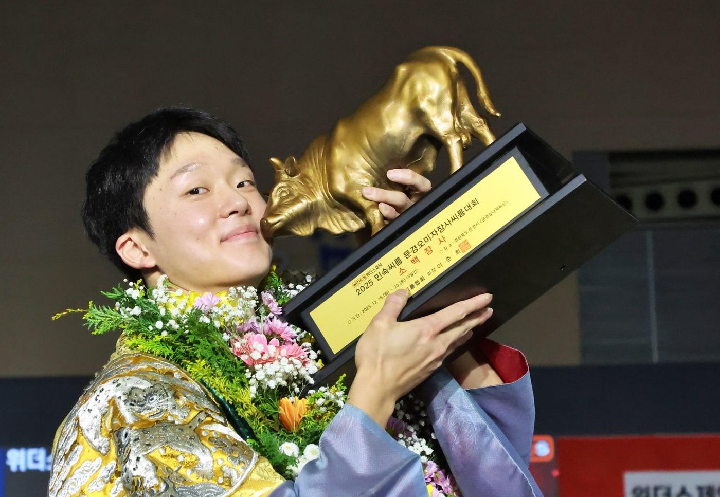 생애 첫 소백장사에 오른 정읍시청 박상준(대한씨름협회 제공) 