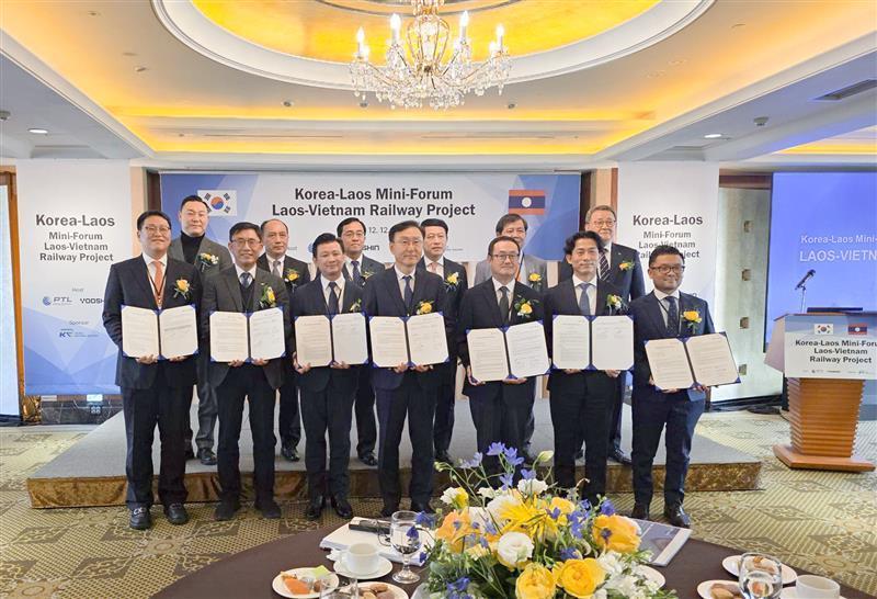 본문 이미지 - 라오스-베트남 연결철도사업(LVRP) 포럼 기념사진(희림 제공) 뉴스1 ⓒ News1
