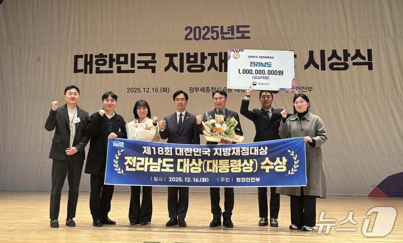 대한민국 지방재정대상 시상식.(전남도 제공. 재판매 및 DB금지)2025.12.17/뉴스1