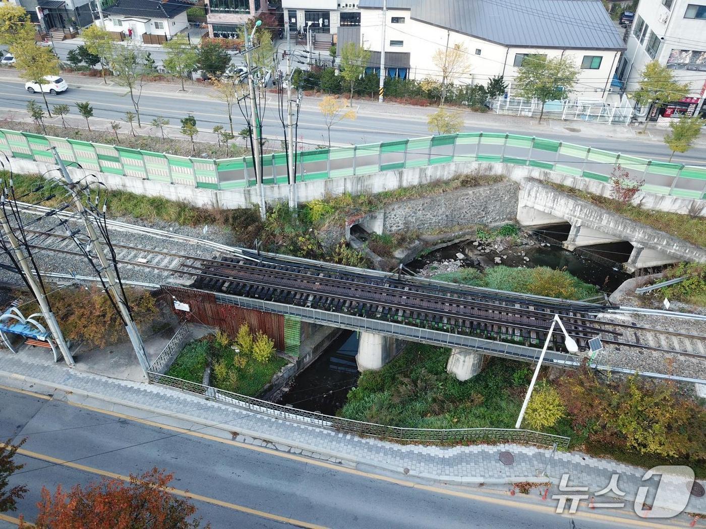 본문 이미지 -  태백선 황지천1교 철도교량 교체 전(국가철도공단 제공.재판매 및 DB금지)/뉴스1