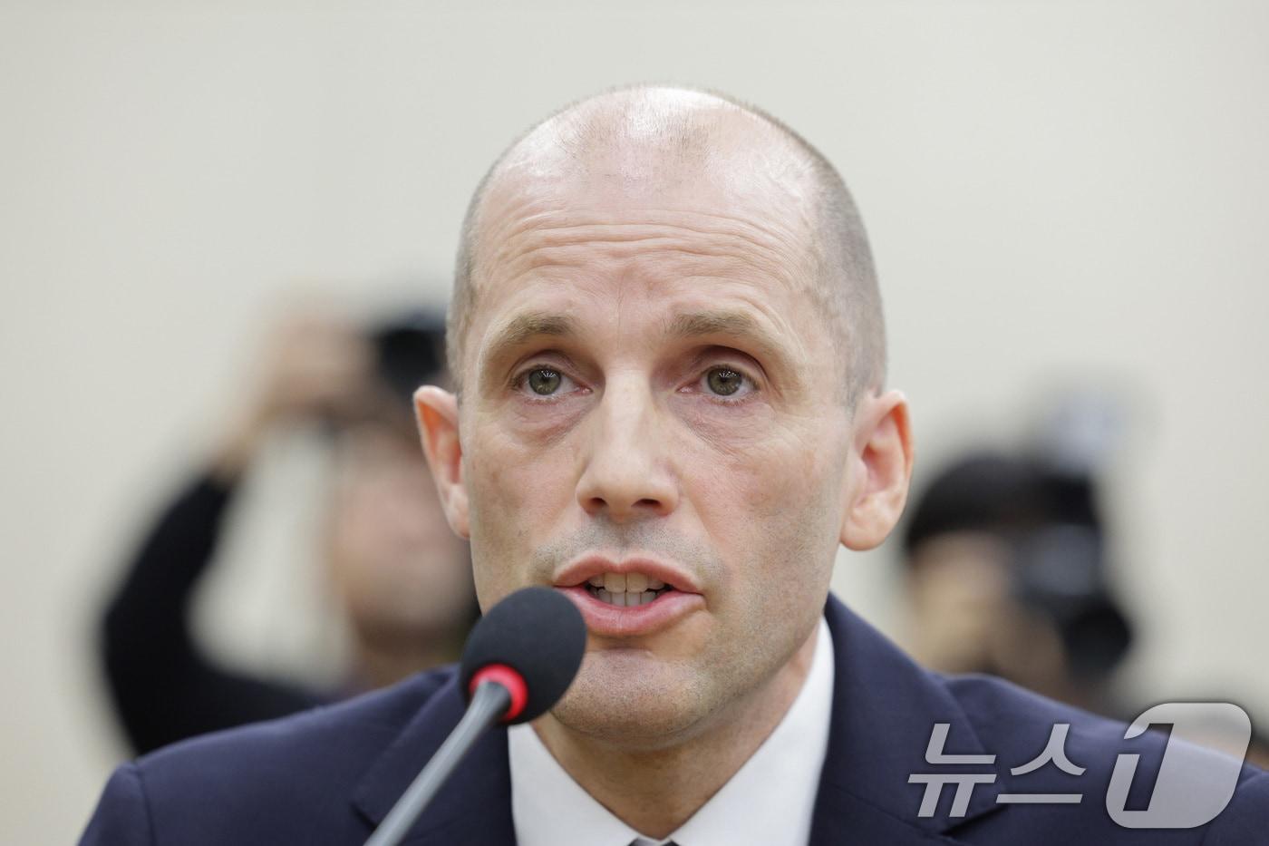 해롤드 로저스 쿠팡 대표이사가 17일 서울 여의도 국회 과학기술정보방송통신위원회에서 열린 쿠팡 침해사고 관련 청문회에서 의원 질의에 답변하고 있다. 2025.12.17/뉴스1 ⓒ News1 신웅수 기자