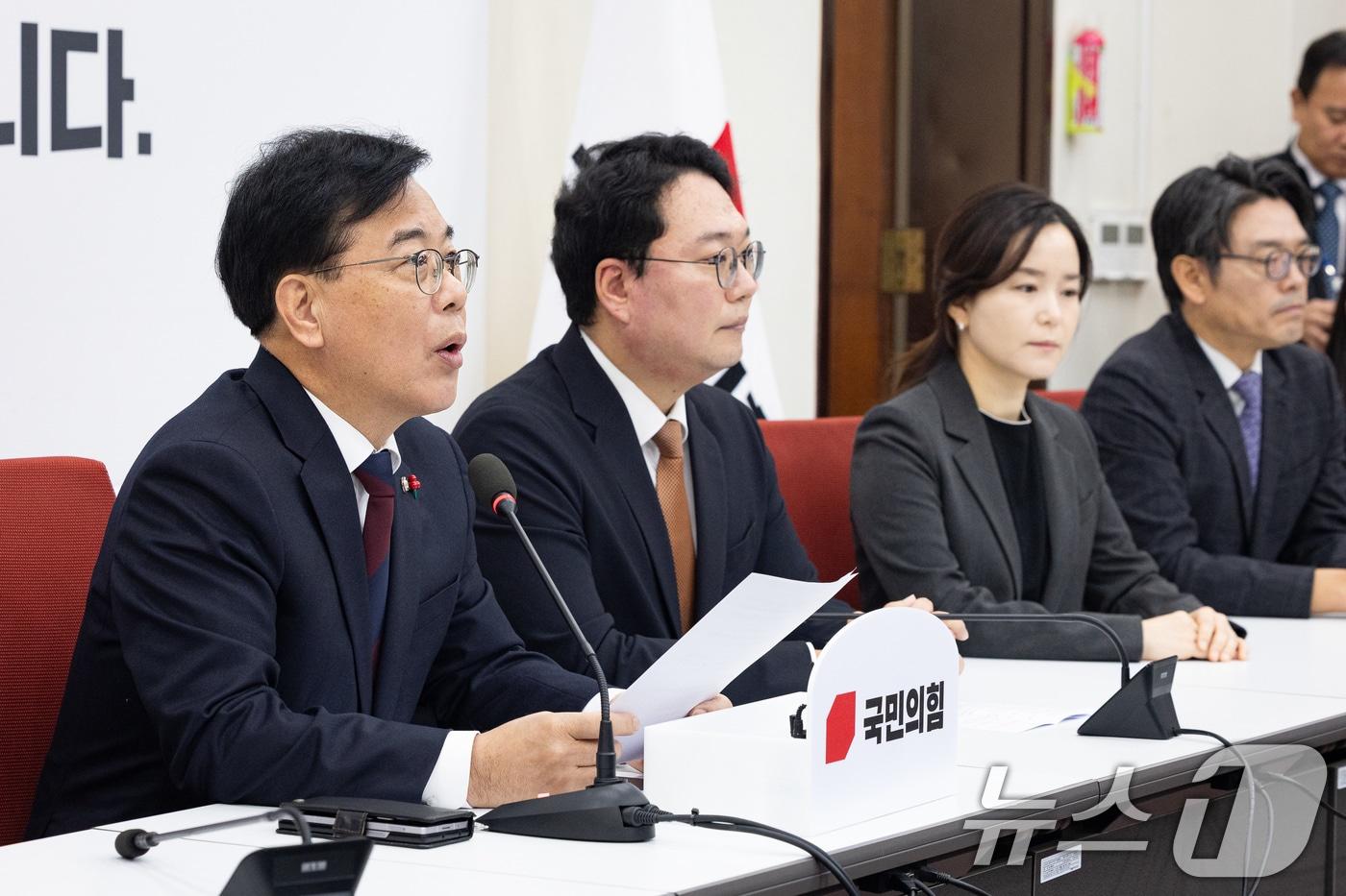 송언석 국민의힘 원내대표가 17일 서울 여의도 국회에서 열린 천하람 개혁신당 원내대표와의 회동에서 모두 발언을 하고 있다. 2025.12.17/뉴스1 ⓒ News1 유승관 기자