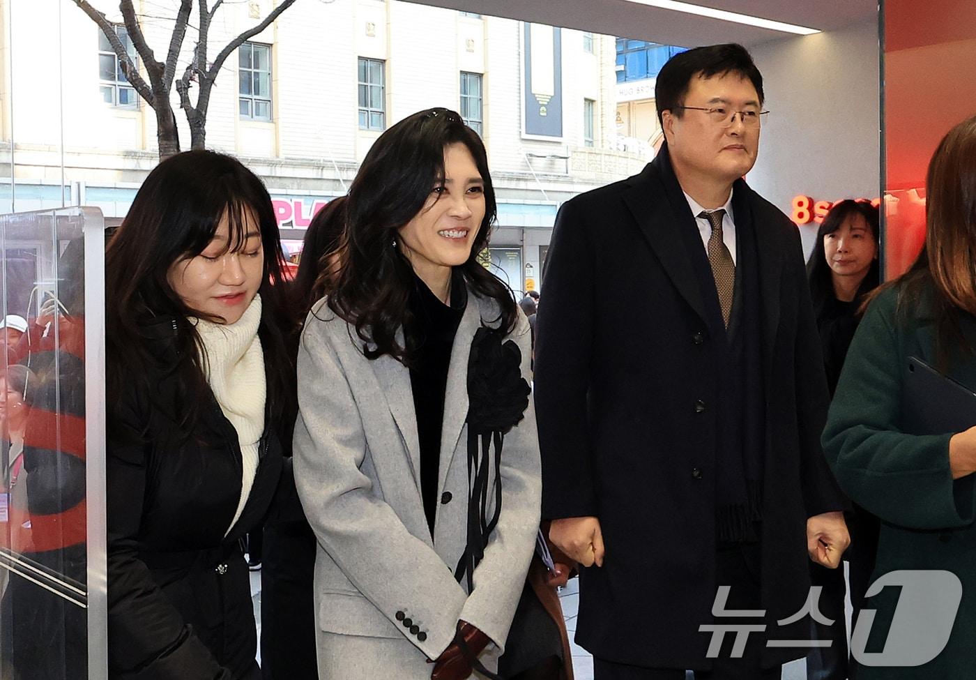 이부진 호텔신라 사장과 김대현 문화체육관광부 제2차관이 2026코리아그랜드세일 현장점검을 위해 17일 서울 중구 명동 에잇세컨즈 명동점을 방문하고 있다. 코리아그랜드세일은 항공·숙박·쇼핑·식음·체험·편의 서비스 등 다양한 분야의 민간 참여를 바탕으로 2011년부터 이어져 온 한국의 대표 쇼핑관광축제이며 이번에는 개최 시기를 예년보다 앞당겨 12월에 시작한다. 행사 기간도 기존 45일에서 68일로 늘려 더 많은 외국인 관광객이 축제를 즐길 수 있게 한다. ⓒ News1 이호윤 기자