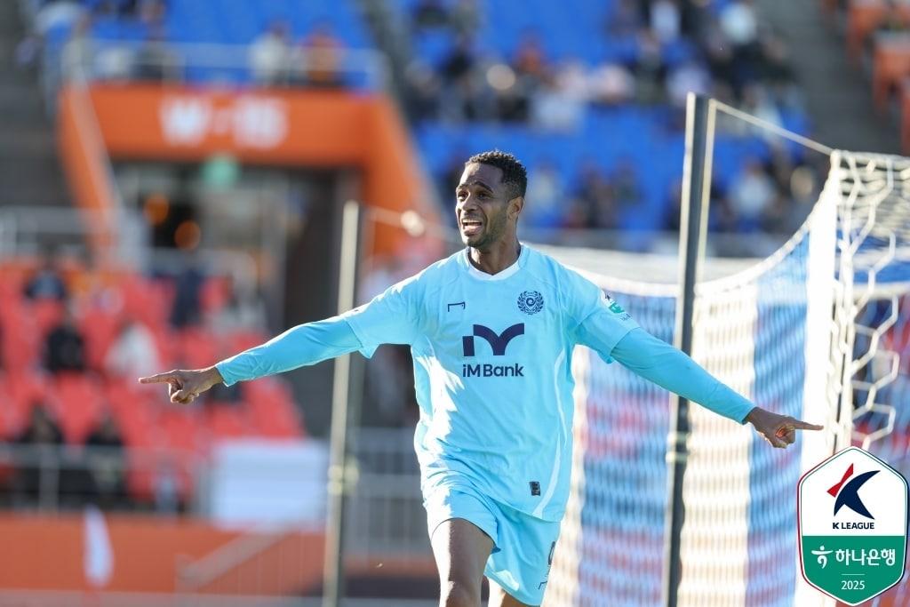 본문 이미지 - 대구 에드가가 재계약을 체결했다.(한국프로축구연맹 제공) 