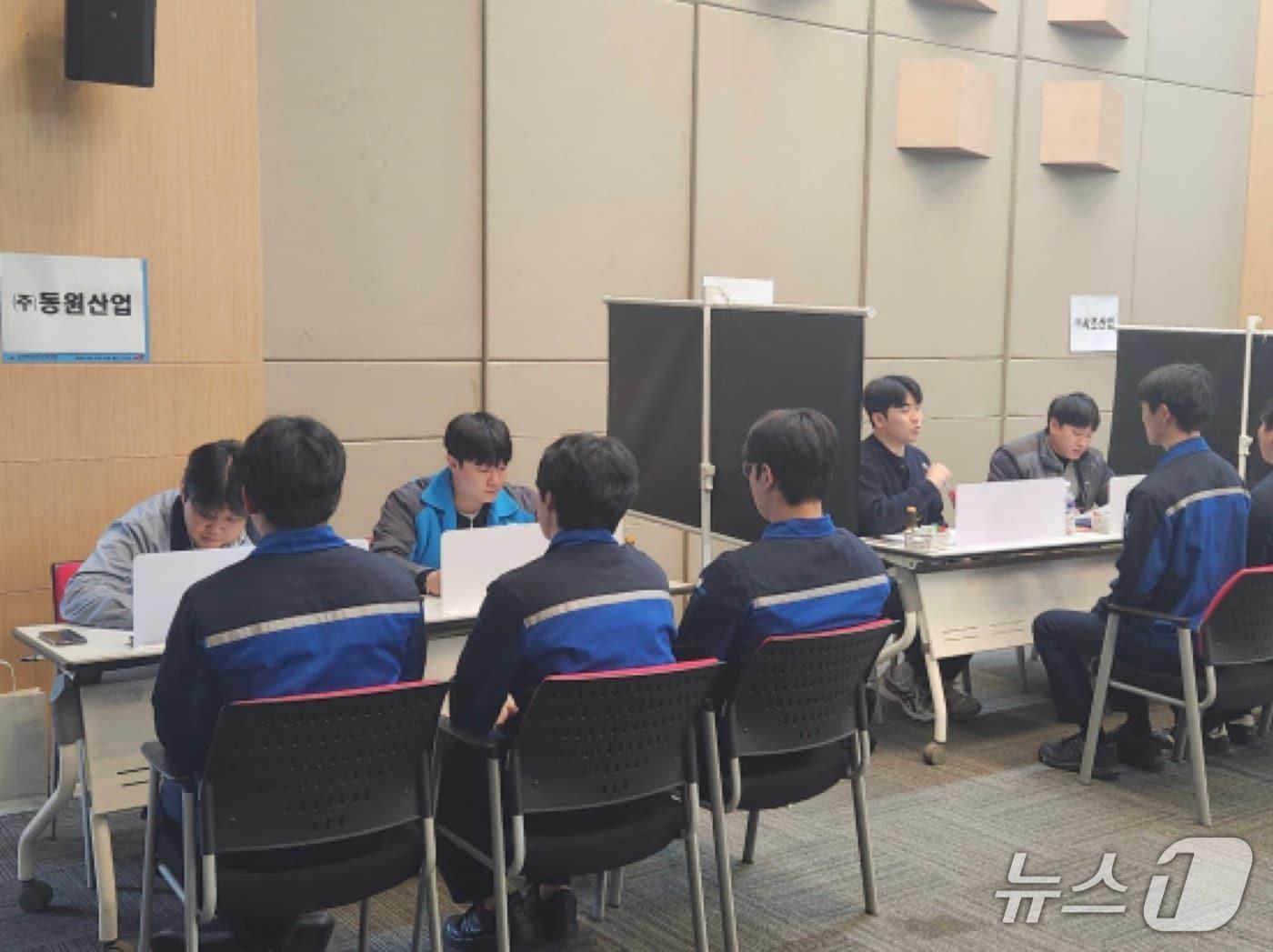 본문 이미지 - 지난 16일 열린 수산계고교 종합승선실습과정 취업설명회 (연수원 제공. 재판매 및 DB금지)