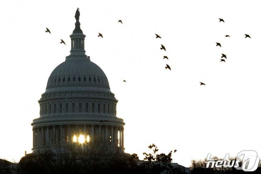 본문 이미지 - 미 워싱턴 DC에 위치한 미국 국회의사당 전경. ⓒ 로이터=뉴스1 ⓒ News1 정윤영 기자