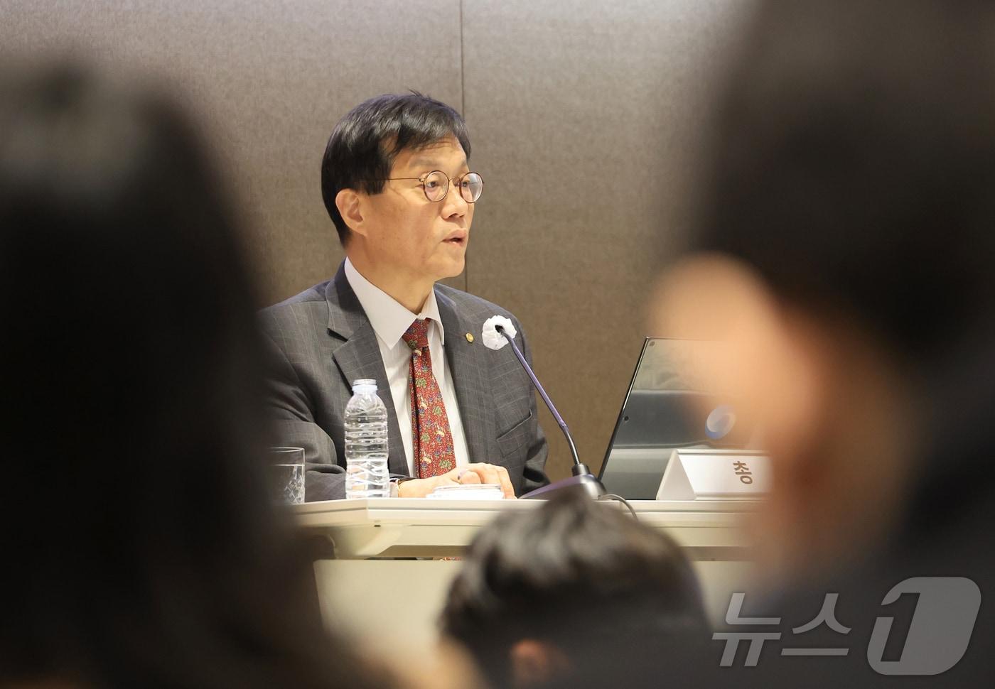 이창용 한국은행 총재가 17일 서울 중구 한국은행 본부에서 물가안정목표 운영상황 점검 설명회에 참석해 모두발언하고 있다. (공동취재) 2025.12.17/뉴스1 ⓒ News1 오대일 기자