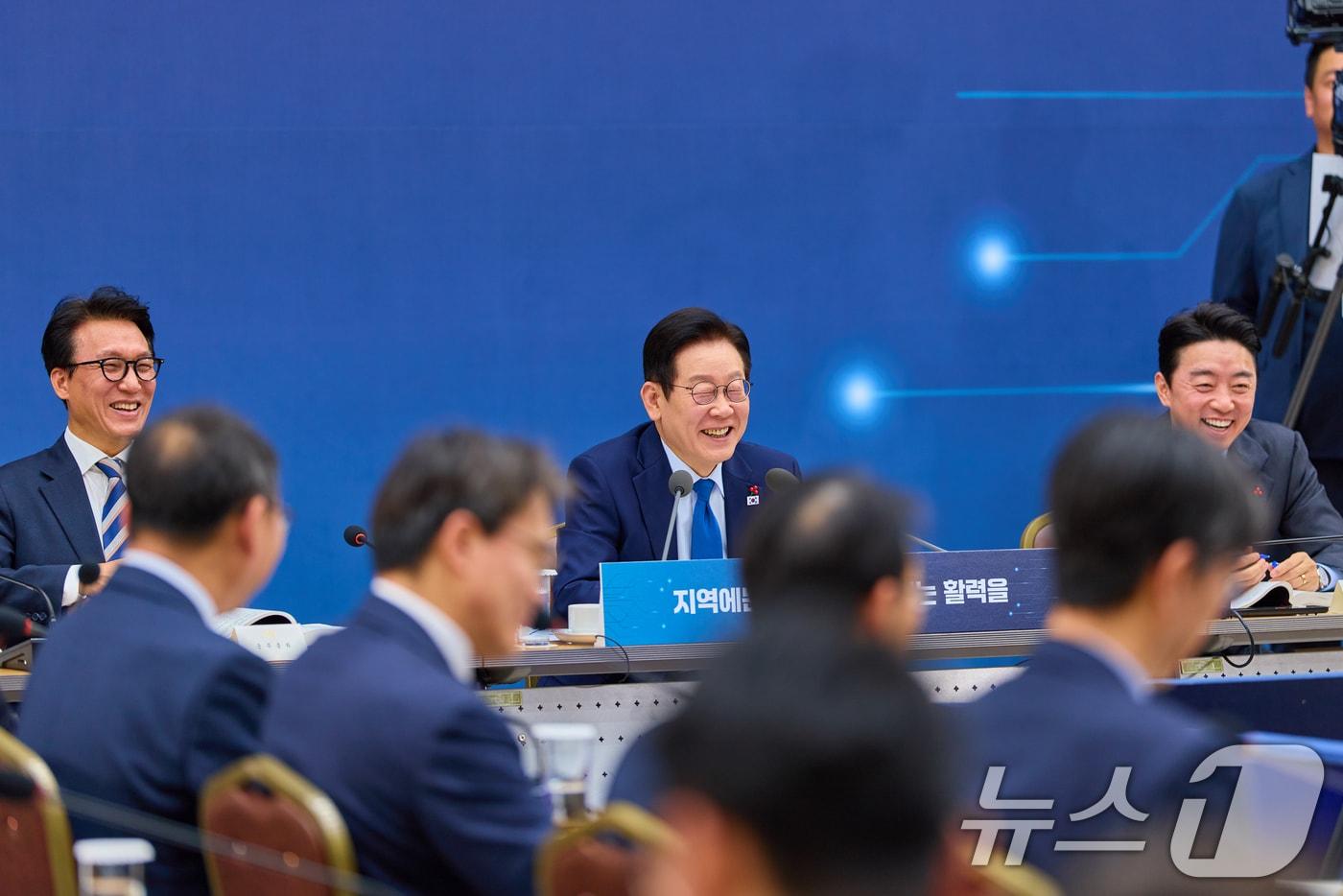 이재명 대통령이 17일 세종시 정부세종컨벤션센터에서 열린 산업통상자원부·지식재산처·중소벤처기업부 업무보고에서 발언하고 있다. (대통령실 제공. 재판매 및 DB 금지) 2025.12.17/뉴스1 ⓒ News1 허경 기자