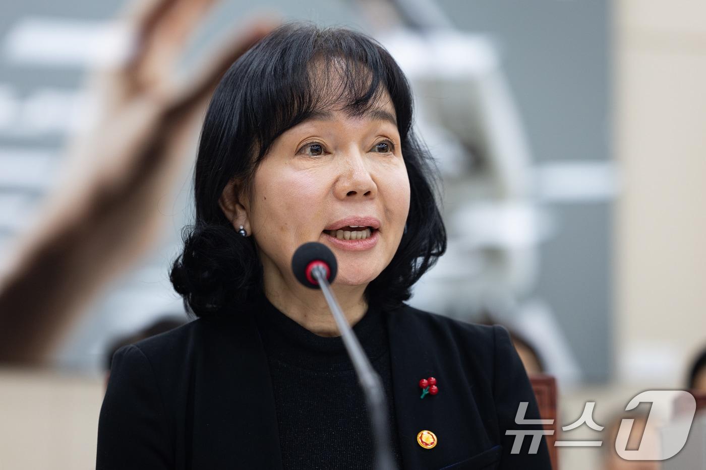 송경희 개인정보보호위원장이 17일 서울 여의도 국회 과학기술정보방송통신위원회에서 열린 쿠팡 개인정보 유출 사고 관련 청문회에서 의원 질의에 답하고 있다. 2025.12.17/뉴스1 ⓒ News1 유승관 기자