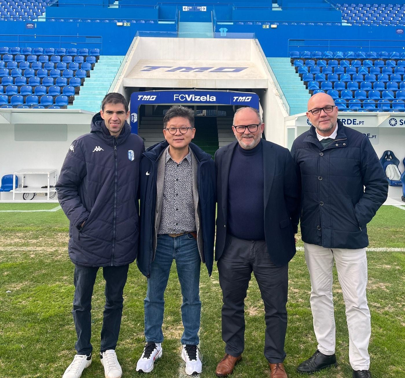 본문 이미지 - 파주 프런티어 FC가 포르투갈 프로축구 팀과 유럽 진출 플랫폼 업무 협약을 맺었다.(파주 제공) 