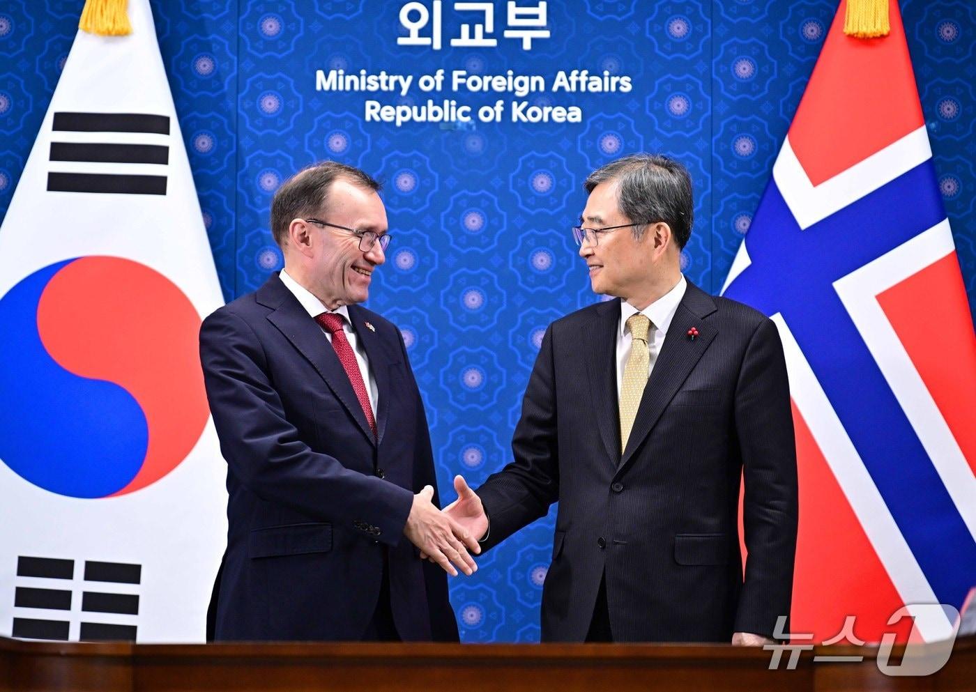 조현 외교부 장관은 17일 방한 중인 에스펜 바르트 아이데 노르웨이 외교장관과 회담을 갖고 양국 관계 강화 방안을 논의했다. 2025.12.17. (외교부 제공) 