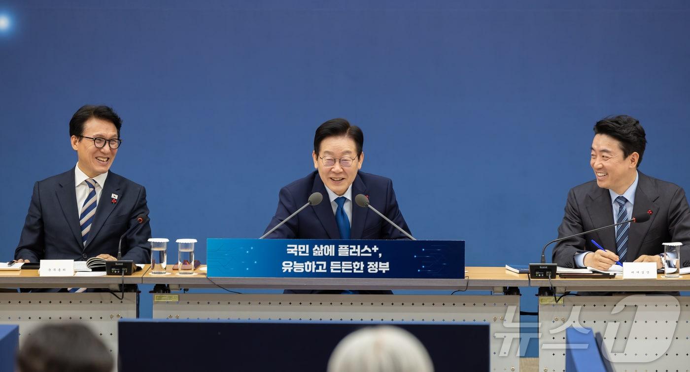 이재명 대통령이 17일 세종시 정부세종컨벤션센터에서 열린 행정안전부(경찰청, 소방청)·인사혁신처 업무보고에서 발언하고 있다. (대통령실 제공. 재판매 및 DB 금지) 2025.12.17/뉴스1 ⓒ News1 허경 기자