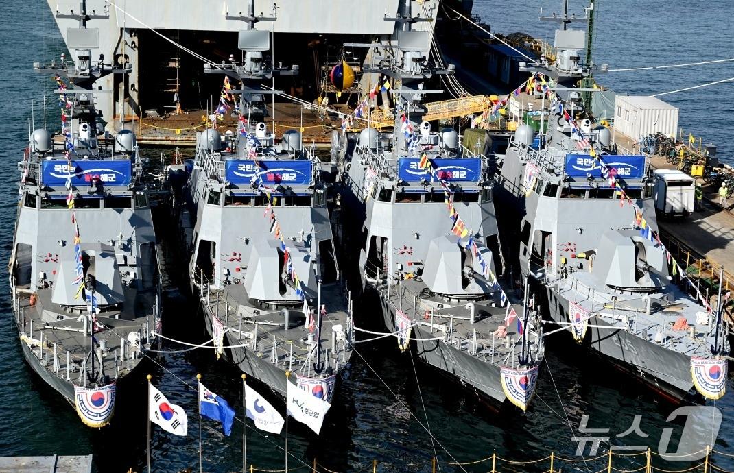 본문 이미지 - 신형고속정 4척 통합진수식 모습.(HJ중공업 제공. 재판매 및 DB금지)