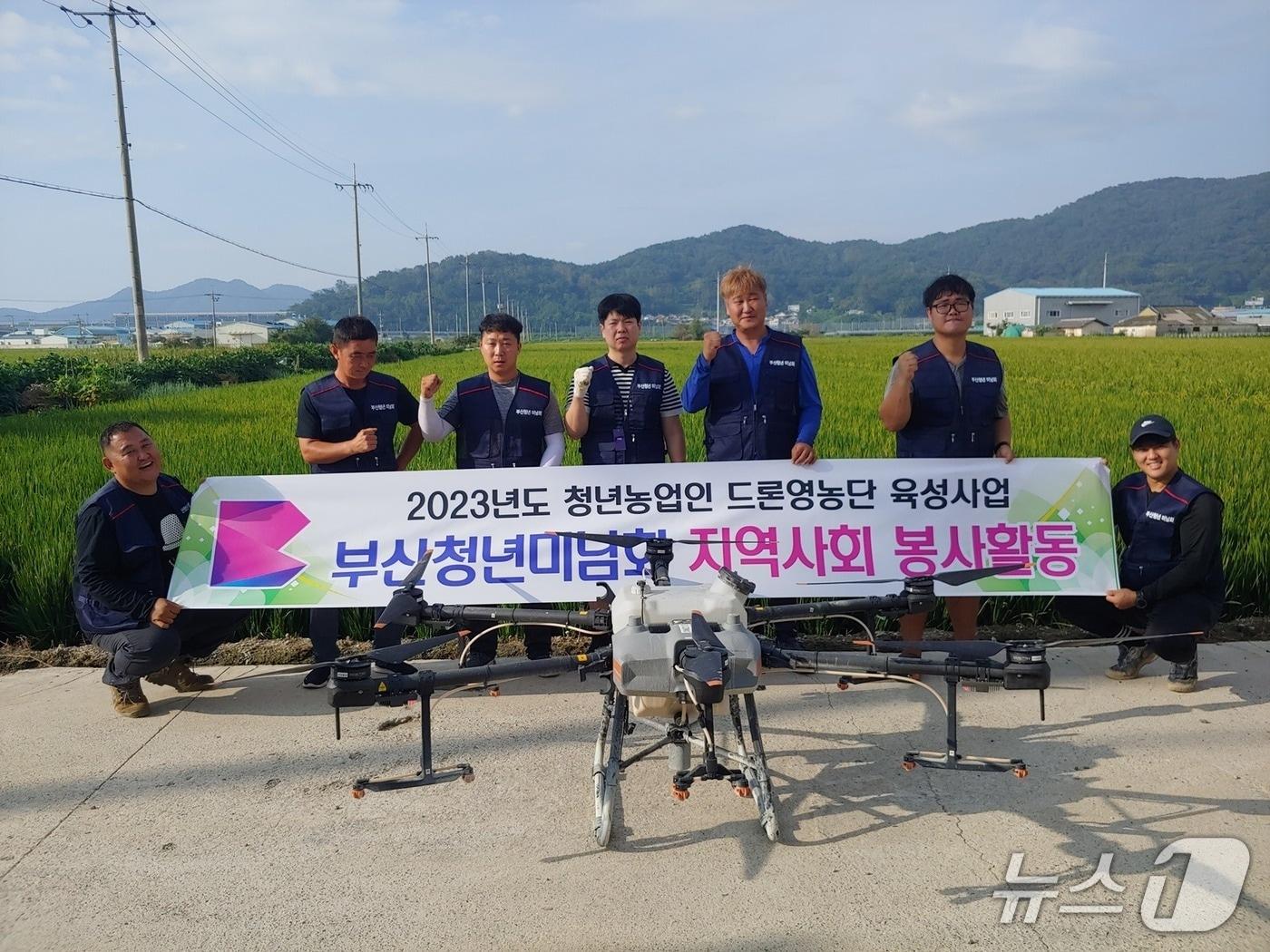 본문 이미지 - 영농단 봉사활동 모습.(부산시 제공. 재판매 및 DB금지)