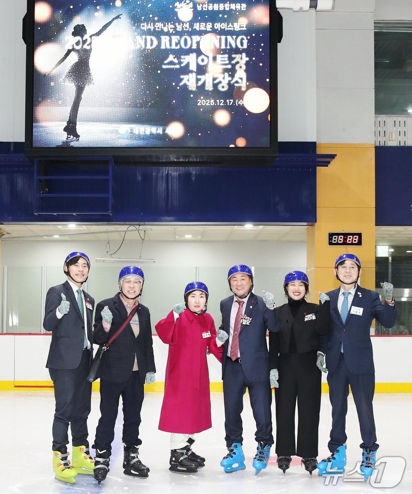 본문 이미지 - 서철모 대전 서구청장이 남선공원종합체육관 빙상장 재개장식에 참석한 모습. (서구청 제공. 재판매 및 DB금지) 2025.12.18/뉴스1