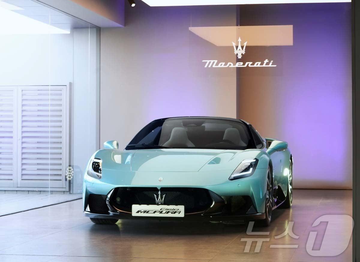 본문 이미지 - 마세라티가 지난달 17일~18일 서울 용산 전시장에서 미디어 행사를 통해 공개한 고성능 스포츠카 'MC푸라' 첼로 모델의 모습 (마세라티 제공. 재판매 및 DB 금지) 2025.12.18/뉴스1