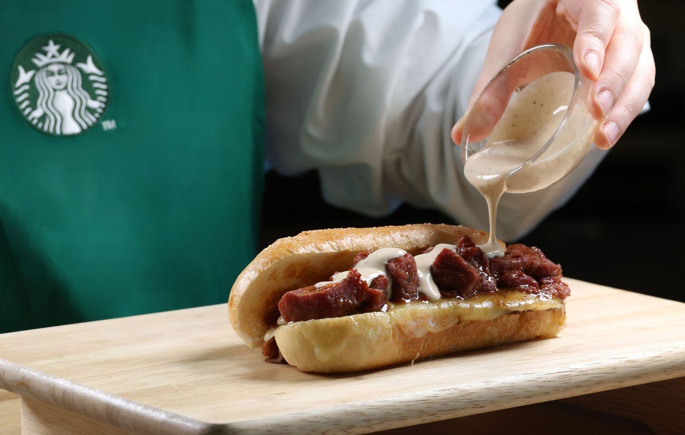 스타벅스 유용욱 바베큐 투컷 비프 샌드위치(스타벅스 제공)