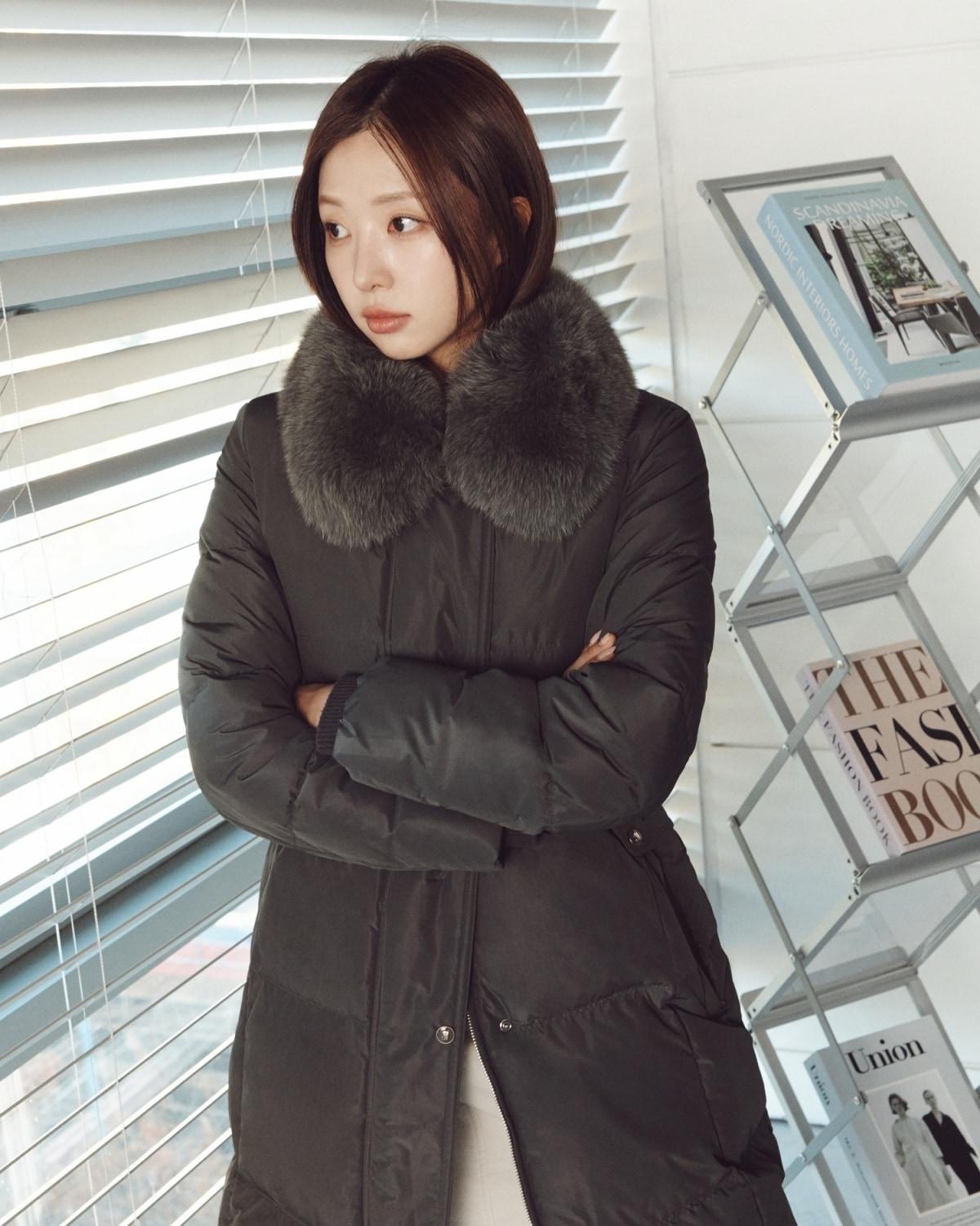 본문 이미지 - 올리비아로렌은 18일 올겨울 인기 아우터로 구성한 '연말 모임룩 셀렉션'을 공개하며 따뜻하면서 드레스업 가능한 연말연시 스타일링을 제안했다.(올리비아로렌제공)