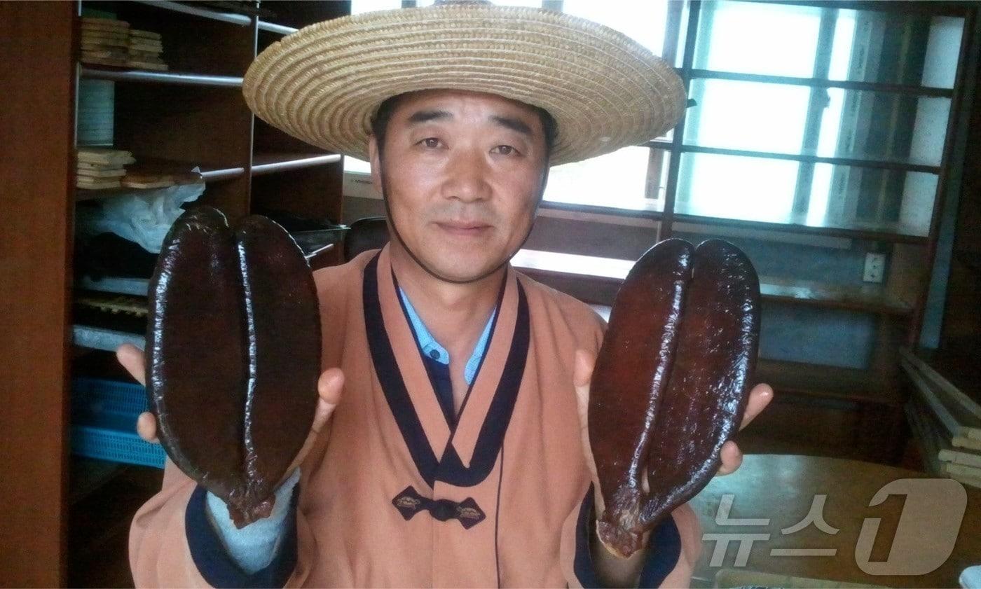 8대째 전통 어란 제조기술을 이어온 최태근 장인 (영암군 제공. 재판매 및 DB금지) /뉴스1 