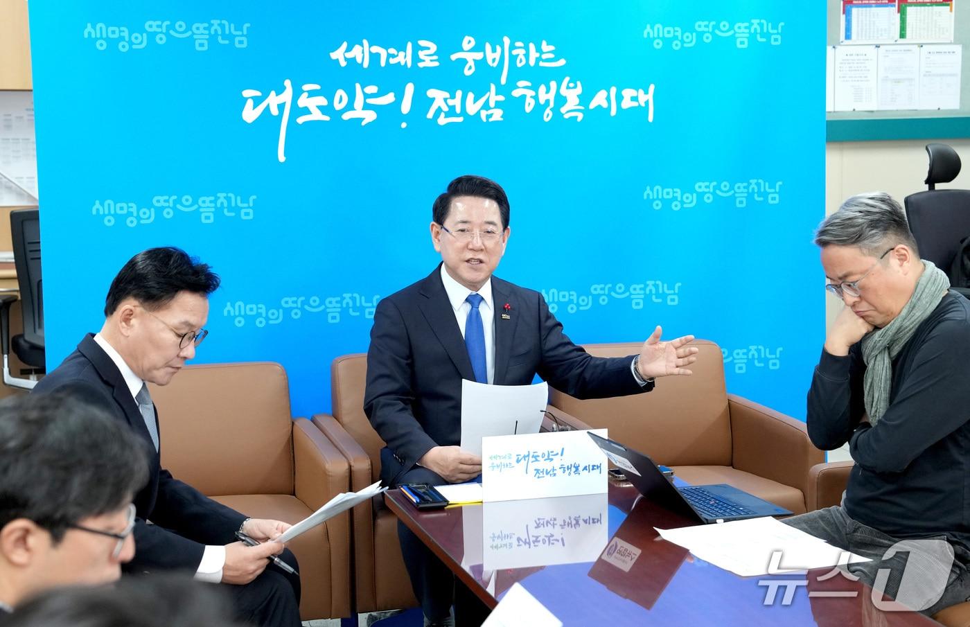 김영록 전남지사, 광주 군공항 이전 관련 간담회.(전남도 제공. 재판매 및 DB금지) 2025.12.18/뉴스1