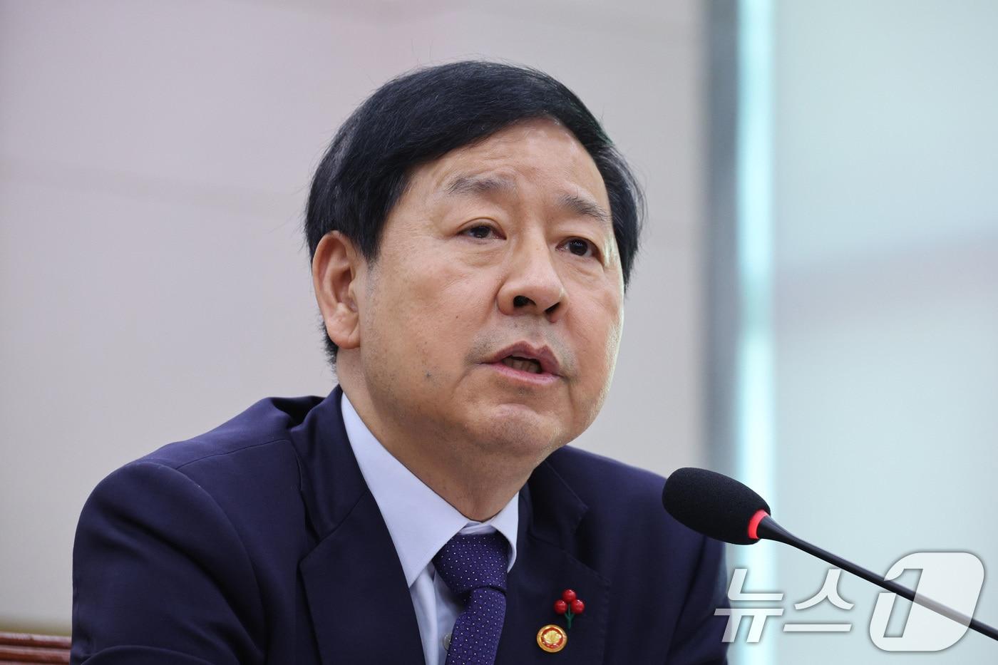 구윤철 경제부총리 겸 기획재정부 장관이 18일 서울 여의도 국회에서 열린 법제사법위원회 전체회의에서 의원 질의에 답변하고 있다. 2025.12.18/뉴스1 ⓒ News1 신웅수 기자