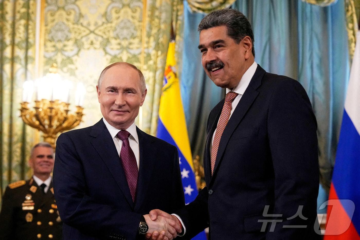 모스크바에서 회담하는 블라디미르 푸틴 러시아 대통령(왼쪽)과 니콜라스 마두로 베네수엘라 대통령. 2025.05.07 ⓒ 로이터=뉴스1 ⓒ News1 이지예 객원기자