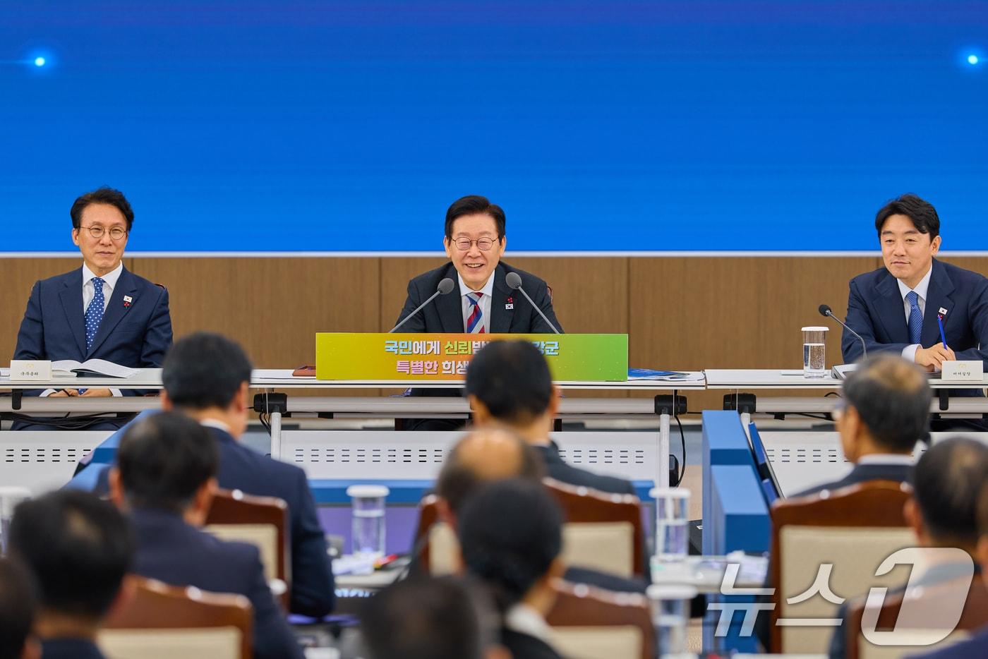 이재명 대통령이 18일 서울 용산구 국방부에서 열린 국방부·국가보훈부 업무보고에서 발언하고 있다. (대통령실 제공. 재판매 및 DB 금지) 2025.12.18/뉴스1 ⓒ News1 허경 기자