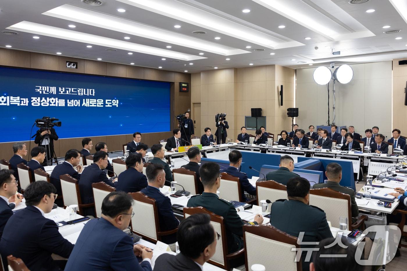 이재명 대통령이 18일 서울 용산구 국방부에서 열린 국방부·국가보훈부 업무보고에서 발언하고 있다. (대통령실 제공. 재판매 및 DB 금지) 2025.12.18/뉴스1 ⓒ News1 허경 기자