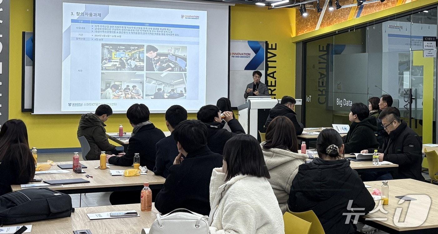배재대 스마트ICT융합인재양성센터의 기술 사업화 매출이 지난해보다 9배 이상 상승하면서 성과를 확산하고 있다. 사진은 김창수 센터장이 재직자 교육을 하고 있는 모습.(모습.(배재대 제공.재판매 및 DB금지)/뉴스1