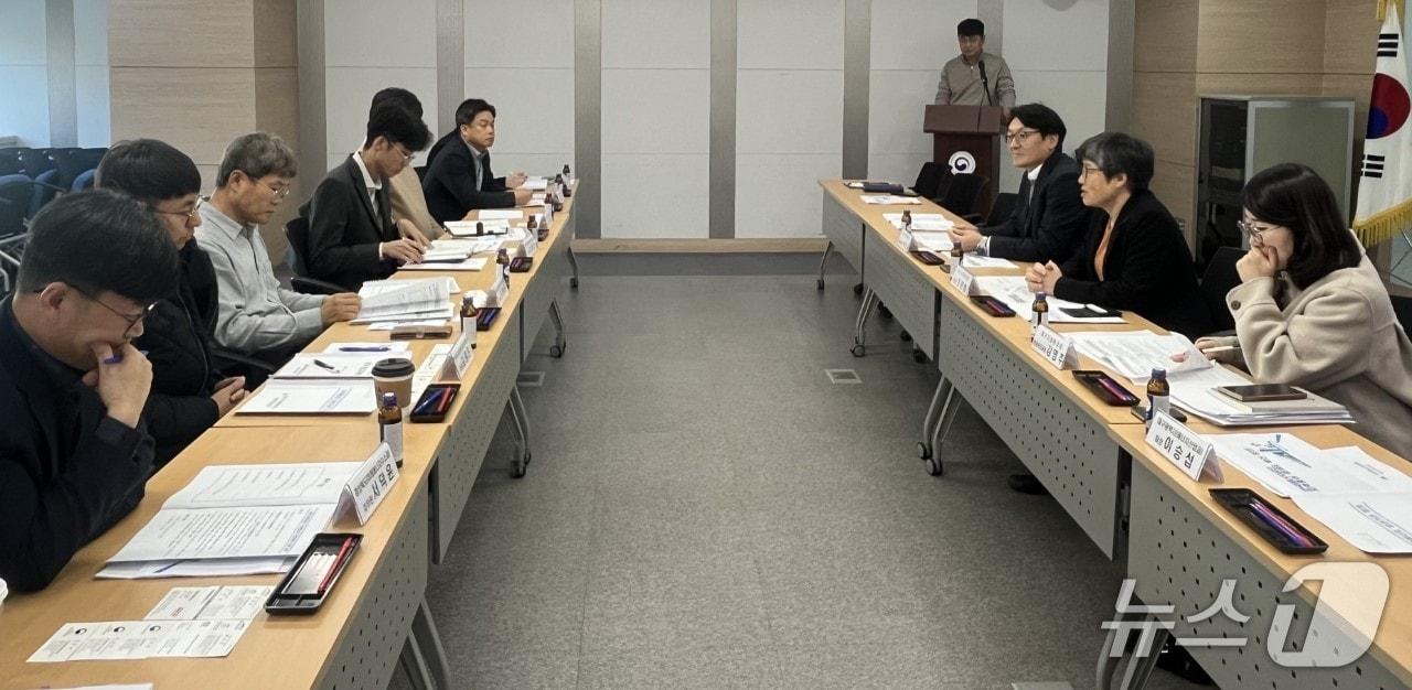 본문 이미지 - 대구지방환경청이 '기후에너지 전담반'(TF·태스크포스)을 출범했다. 기후에너지 TF 회의 모습. (대구환경청 제공. 재판매 및 DB 금지)/뉴스1