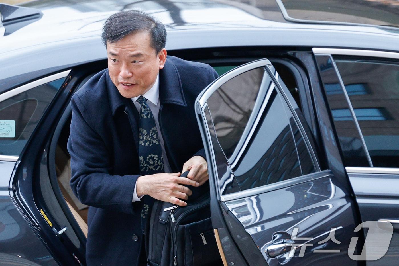 김종철 초대 방송미디어통신위원회 위원장이 19일 오전 정부과천청사 방미통위에서 첫 출근을 하고 있다. 2025.12.19/뉴스1 ⓒ News1 안은나 기자