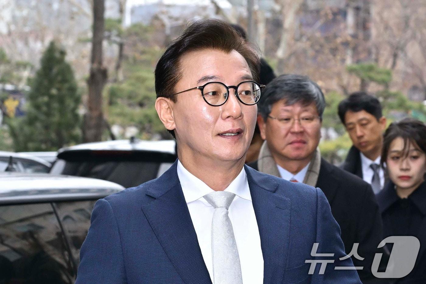통일교 금품수수 의혹을 받는 전재수 전 해양수산부 장관이 19일 서울 서대문구 경찰청 국가수사본부로 조사받기 위해 출석하고 있다. (공동취재) 2025.12.19/뉴스1 ⓒ News1 이호윤 기자