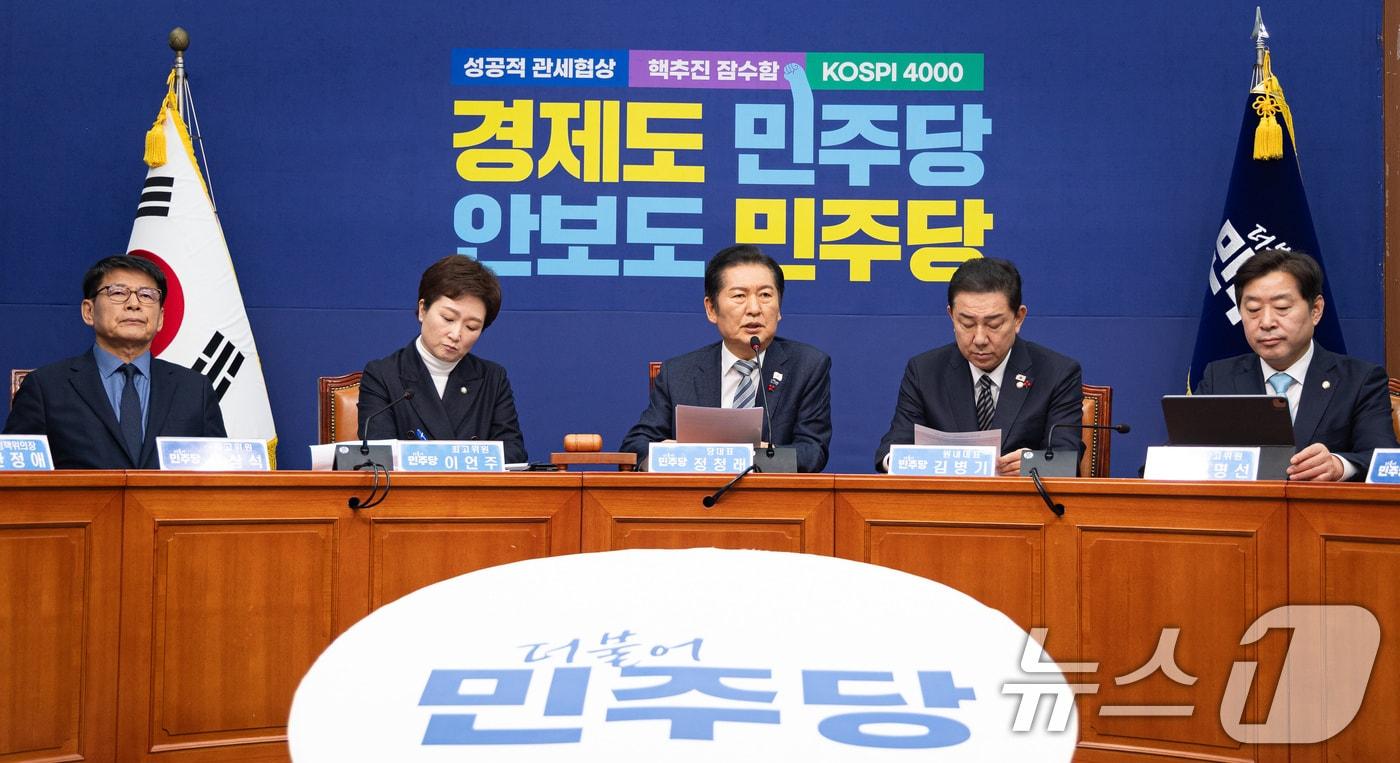 정청래 더불어민주당 대표가 19일 서울 여의도 국회에서 열린 최고위원회의에서 모두 발언을 하고 있다. 2025.12.19/뉴스1 ⓒ News1 유승관 기자