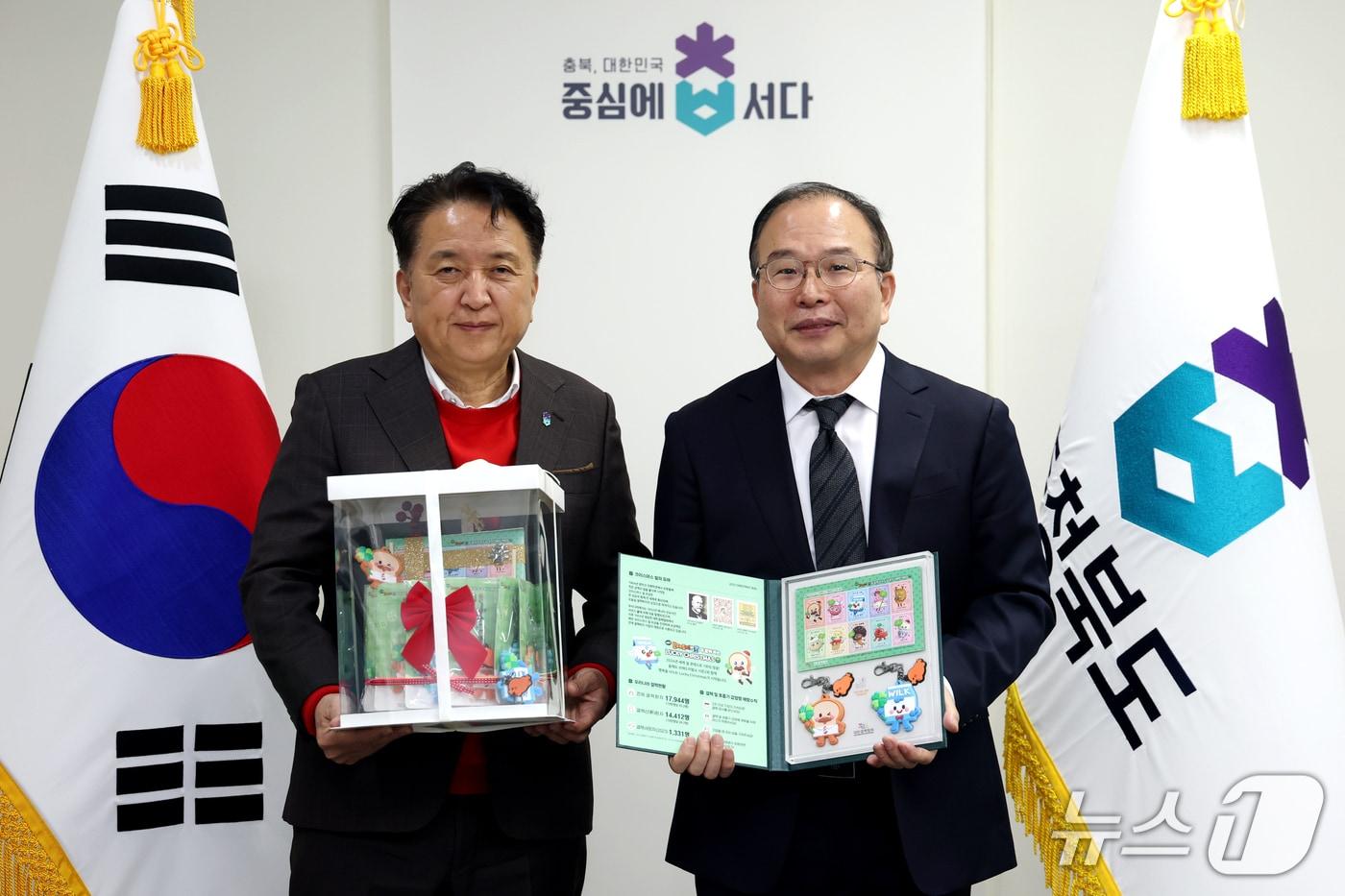 크리스마스 씰 증정식(충북도 제공. 재판매 및 DB금지)