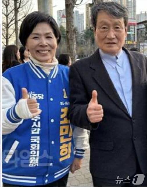 본문 이미지 -  2024년 4월 22대 총선 때 더불어민주당 최민희 후보 지원에 나선 배우 문성근 씨. (SNS 갈무리) ⓒ 뉴스1