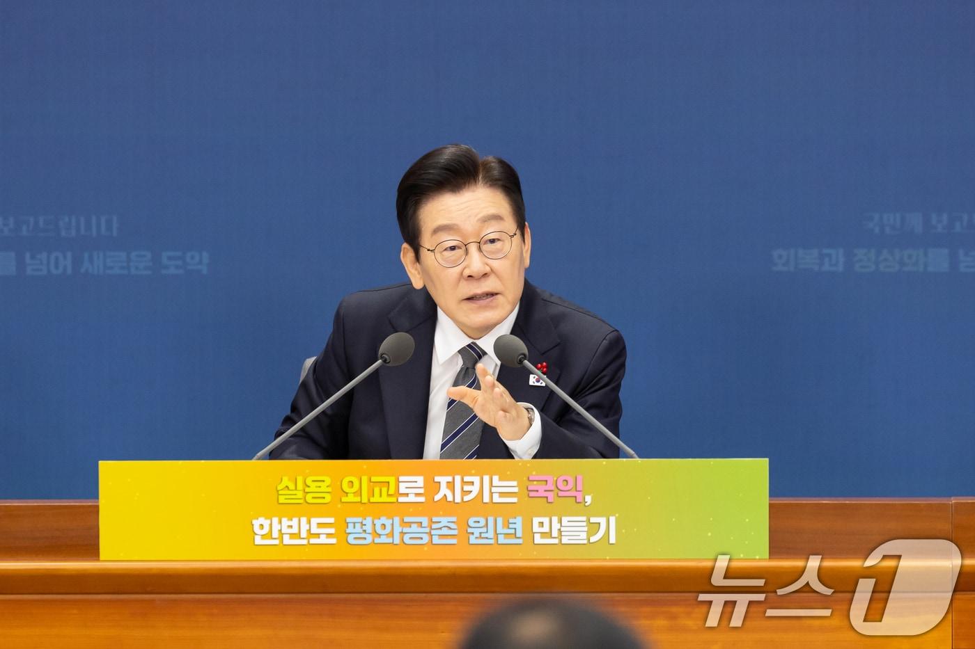 이재명 대통령이 19일 서울 종로구 정부서울청사 별관에서 열린 외교부(재외동포청)·통일부 업무보고에서 발언하고 있다. (대통령실 제공. 재판매 및 DB 금지) 2025.12.19/뉴스1 ⓒ News1 허경 기자