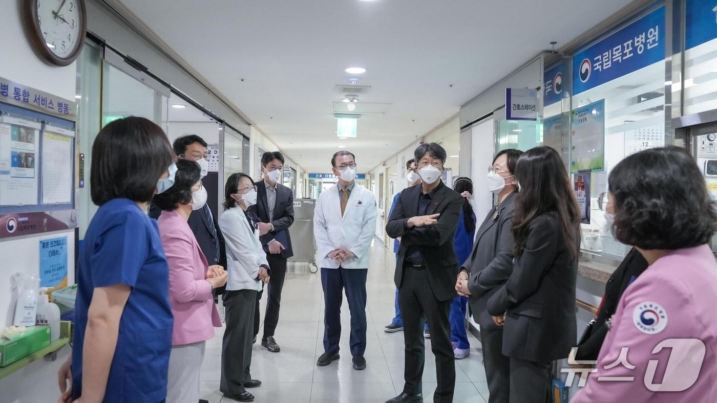 국립목포병원 내성결핵 전문치료센터에 방문한 임승관 질병청장.(질병청 제공청