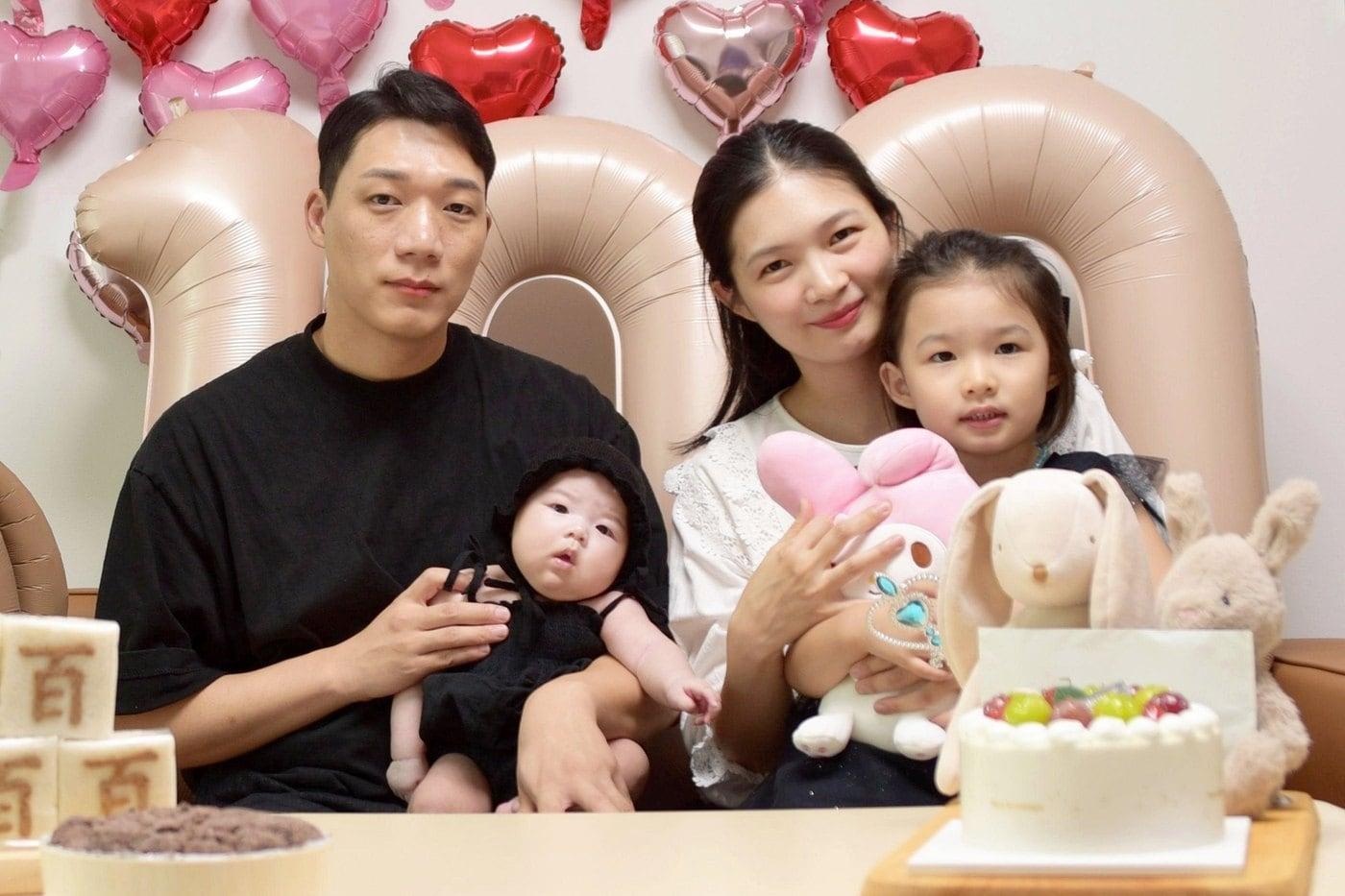 정호진 한화갤러리아 과장&#40;왼쪽&#41; 가족 사진.&#40;한화갤러리아 제공&#41;. 