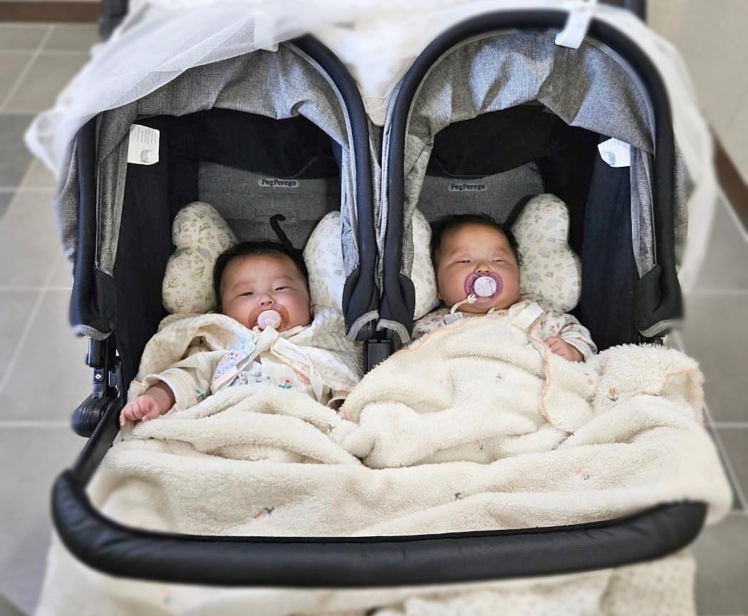 본문 이미지 - 박경민 아워홈 창원영업팀 조리장 쌍둥이 사진.&#40;아워홈 제공&#41;