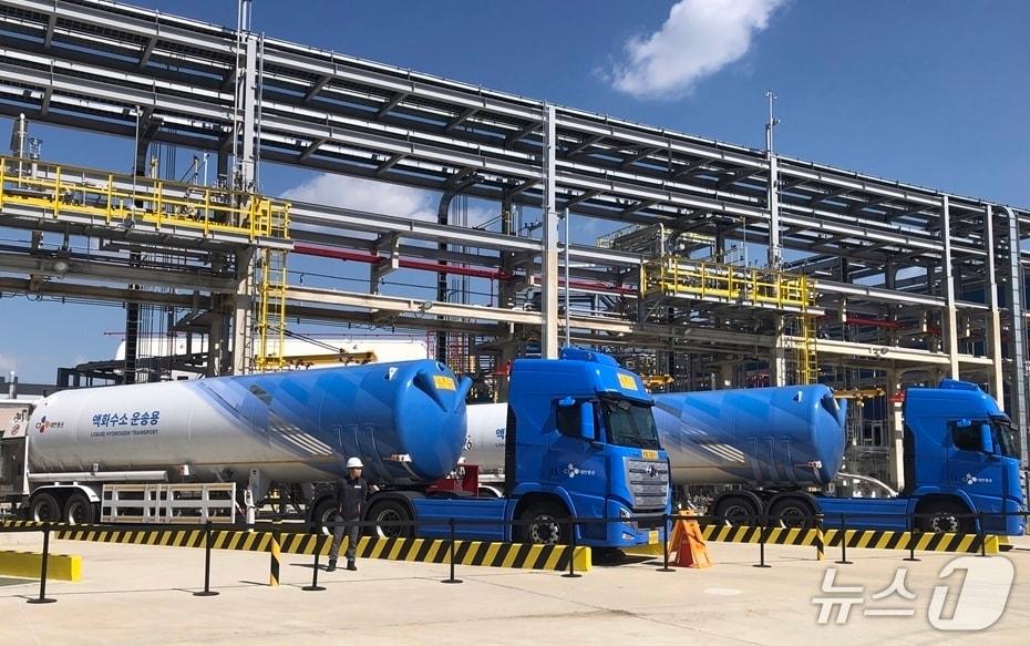 본문 이미지 - CJ대한통운 액화수소 탱크트레일러 차량&#40;CJ대한통운 제공&#41;