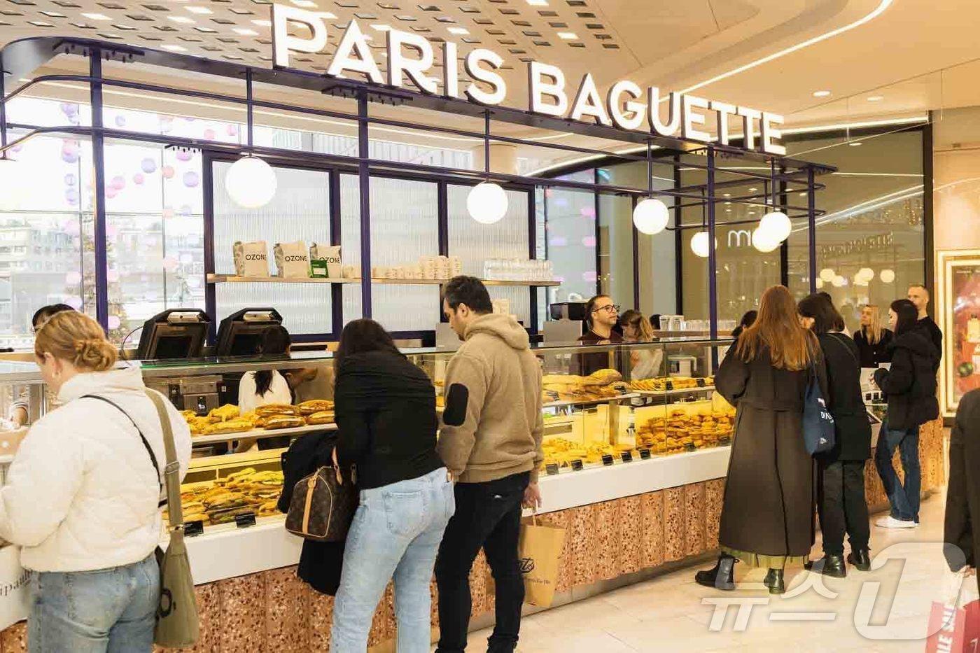 본문 이미지 - 영국 런던에 위치한 파리바게뜨 웨스트필드(Westfield)점. (SPC 제공. 재판매 및 DB 금지) 2025.12.2 ⓒ 뉴스1